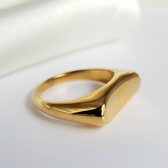 NEW Gold Curved Modern Signet Ring - Picture 8 of 10